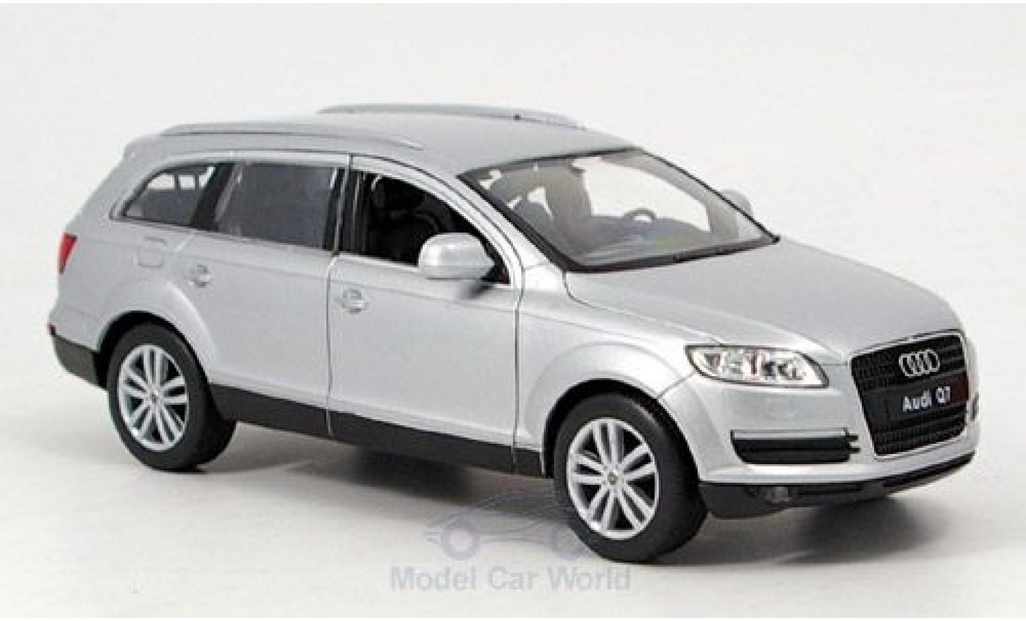 Audi Q7 1/24 Welly grigio modellino in miniatura