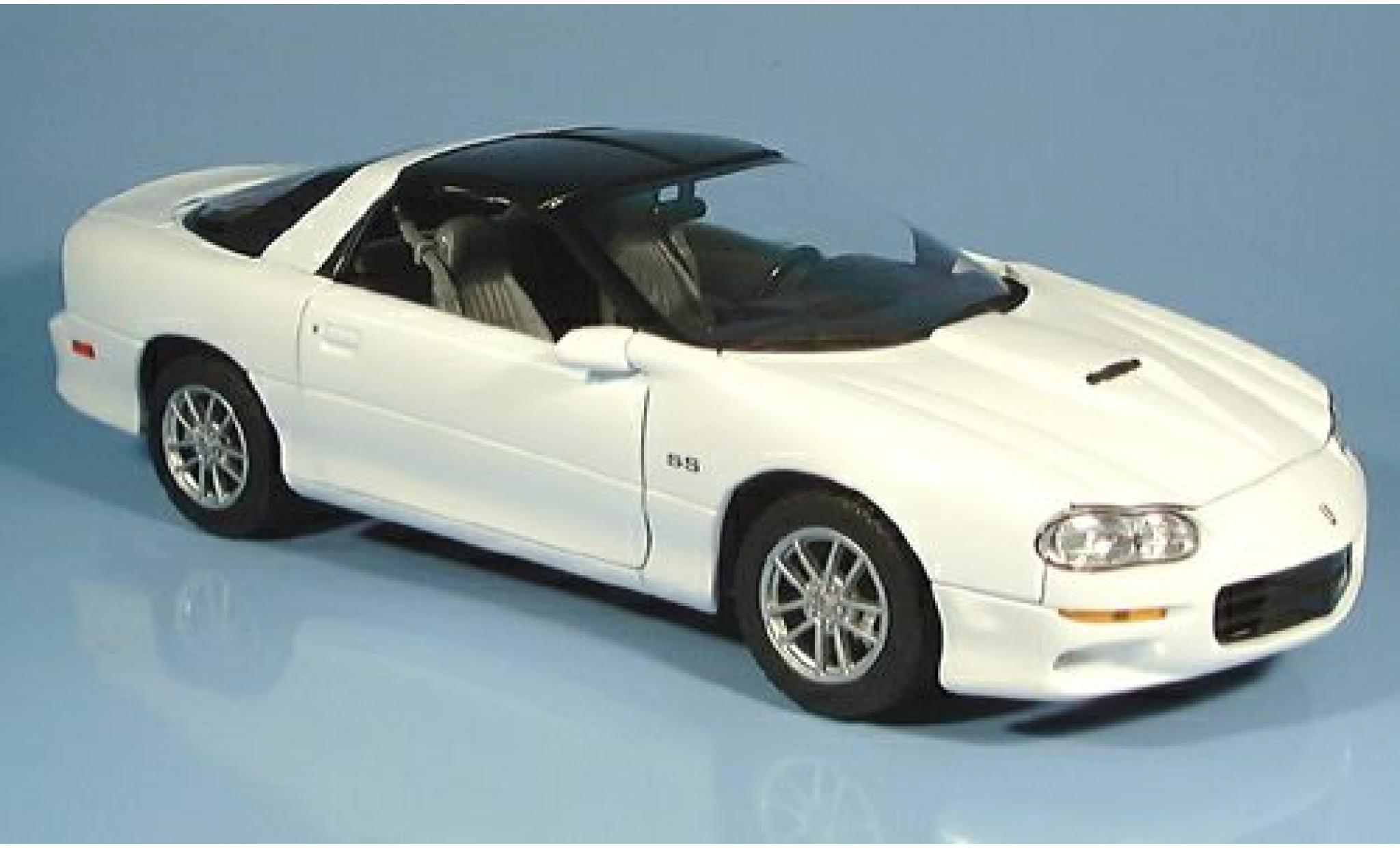 Chevrolet Camaro 1/18 Welly SS weiss 2002 1:18 modellino in miniatura