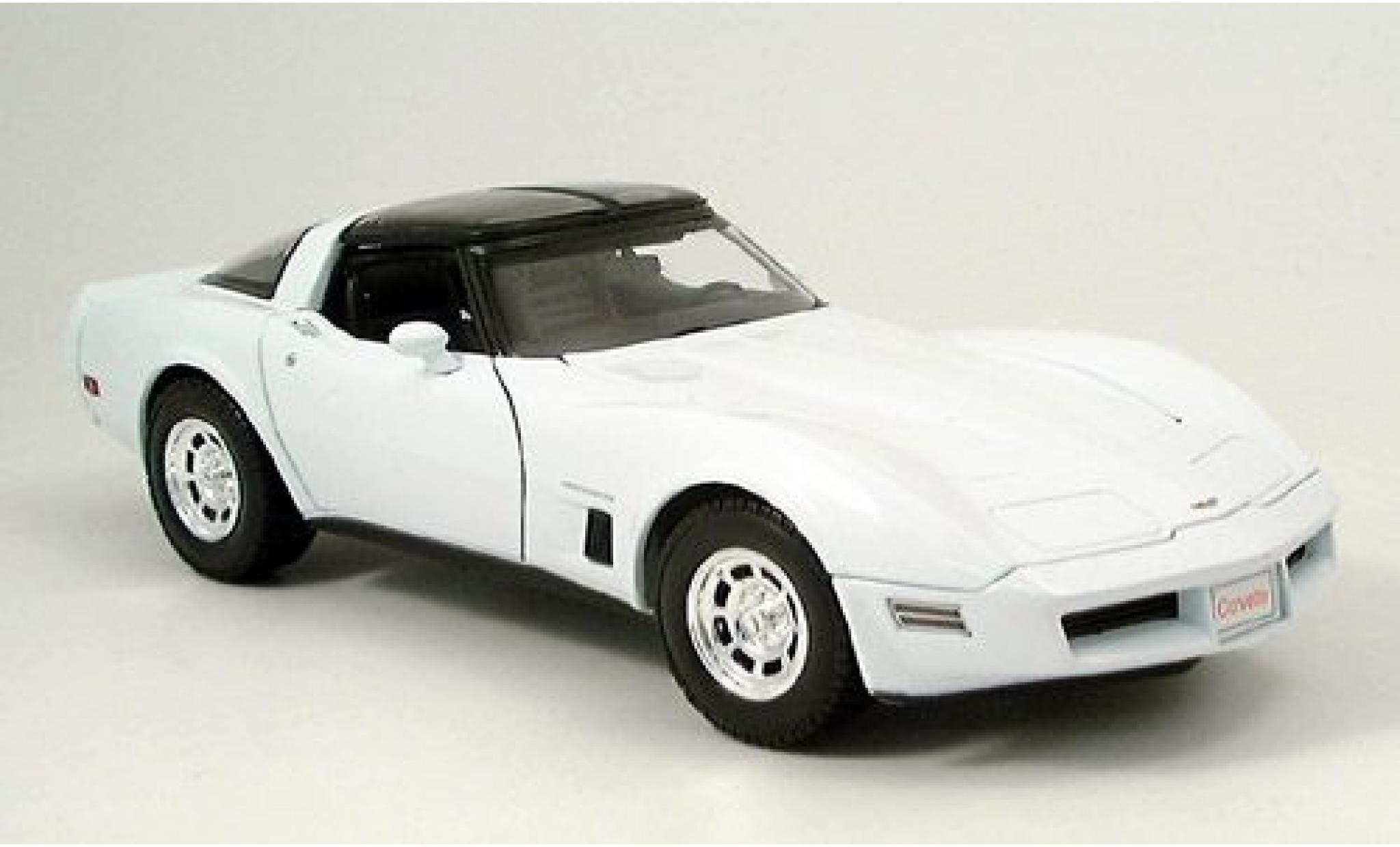 Chevrolet Corvette 1/18 Welly Coupe weiß 1982 1:18 modellino in miniatura