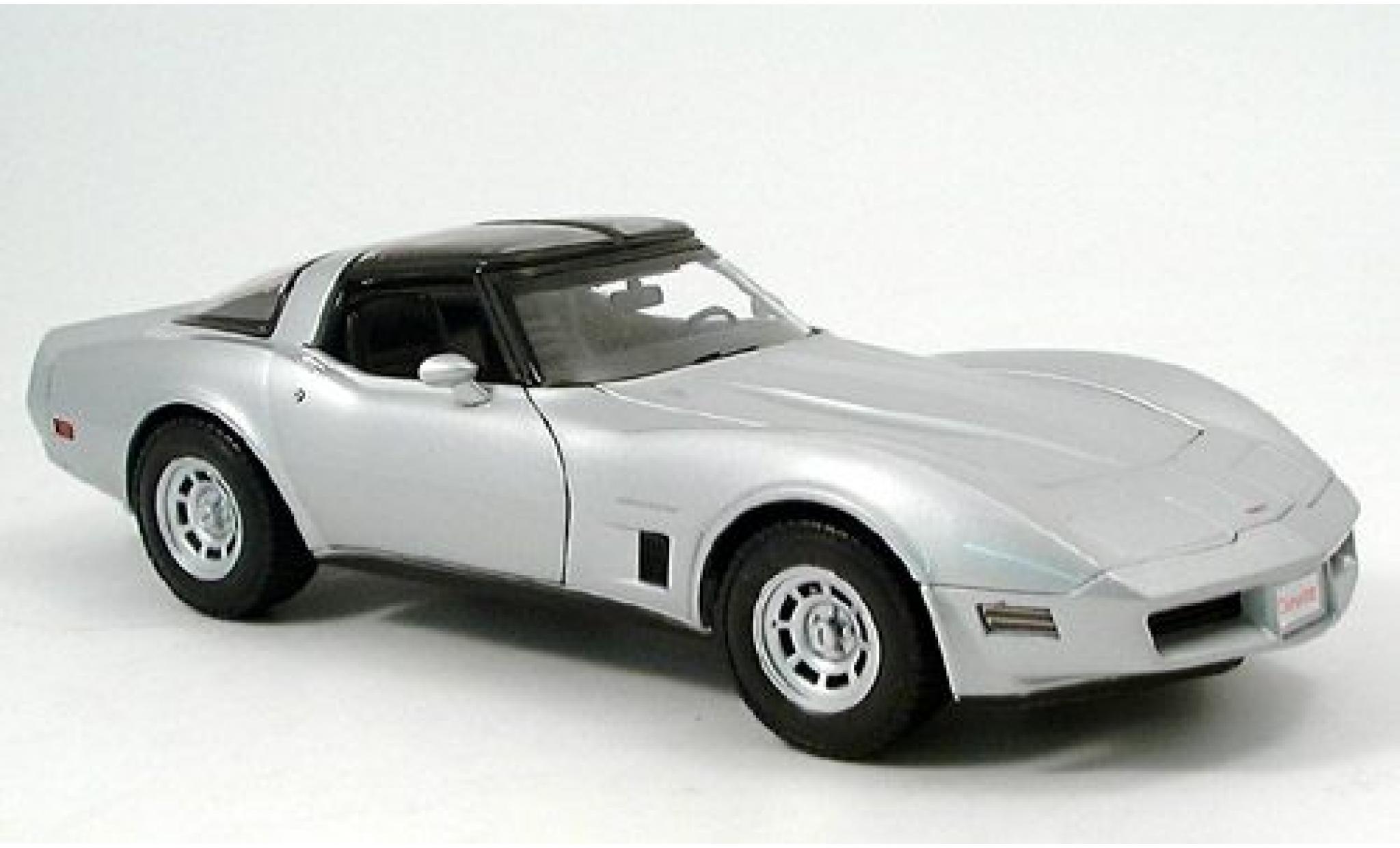 Chevrolet Corvette 1/18 Welly silber 1982 1:18 modellino in miniatura