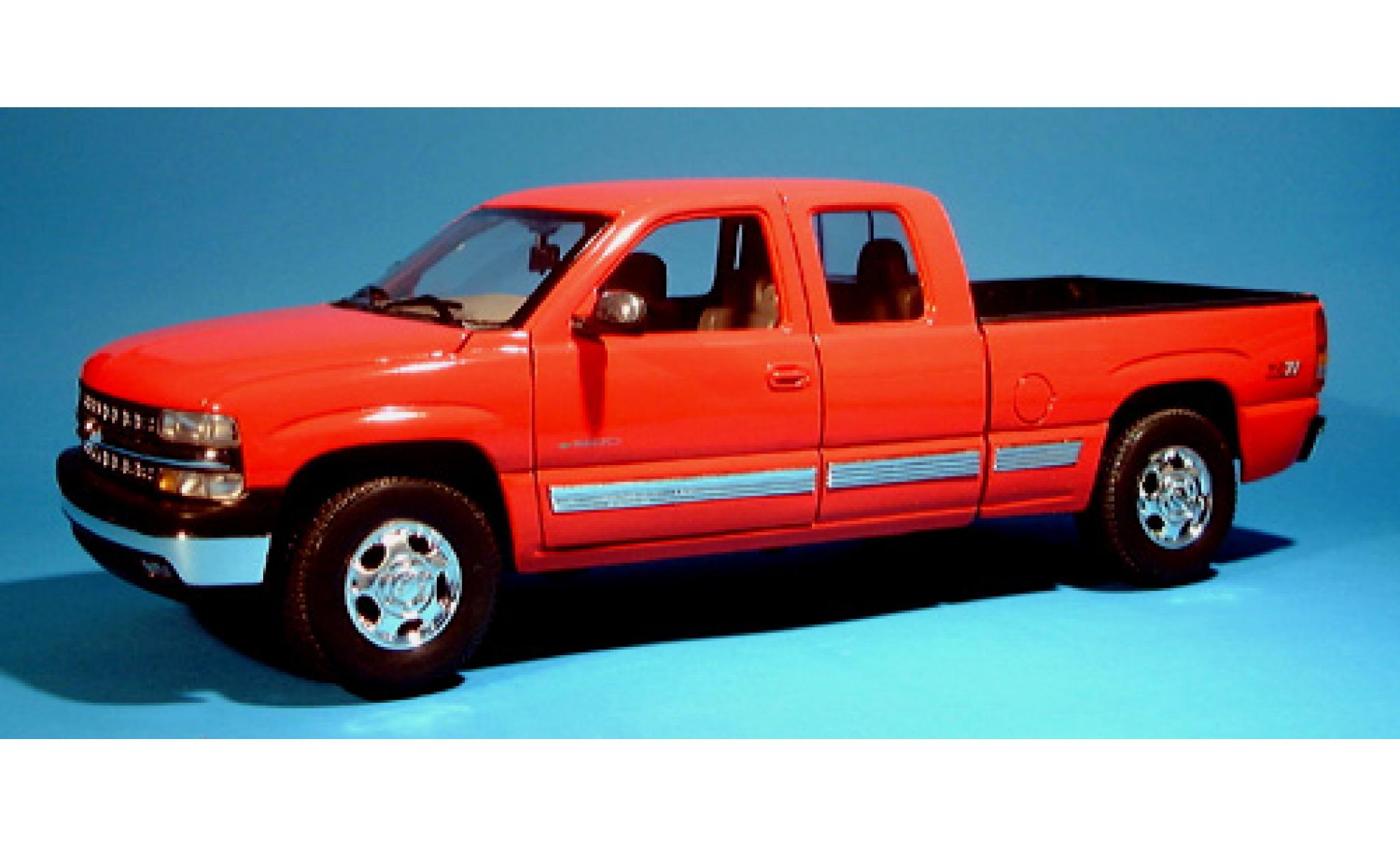 Chevrolet Silverado 1/18 Welly Ex. Cab Fleetside rot 1999 1:18 modellino in miniatura