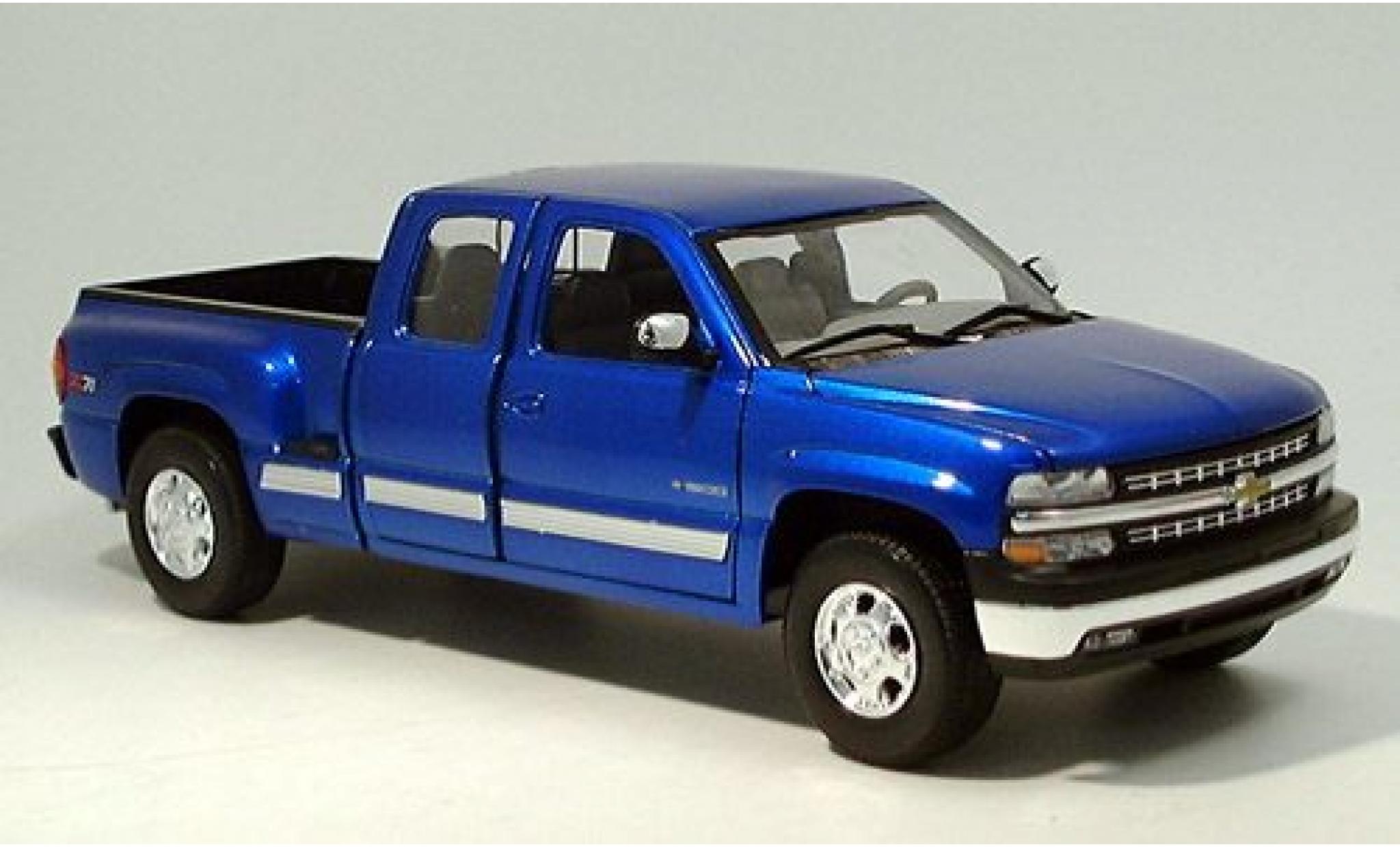 Chevrolet Silverado 1/18 Welly Ext. Cab blau 1:18 modellino in miniatura