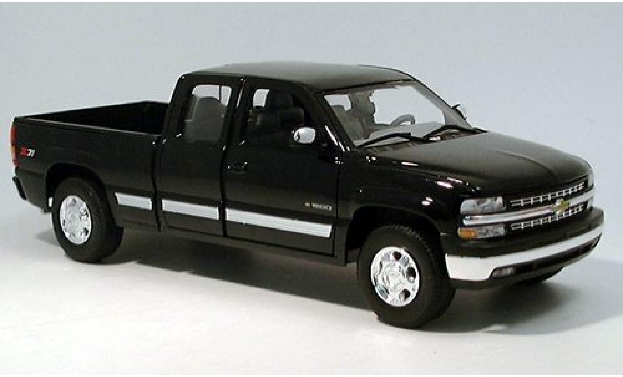 Chevrolet Silverado 1/18 Welly Ext. Cab schwarz 1:18 modellino in miniatura