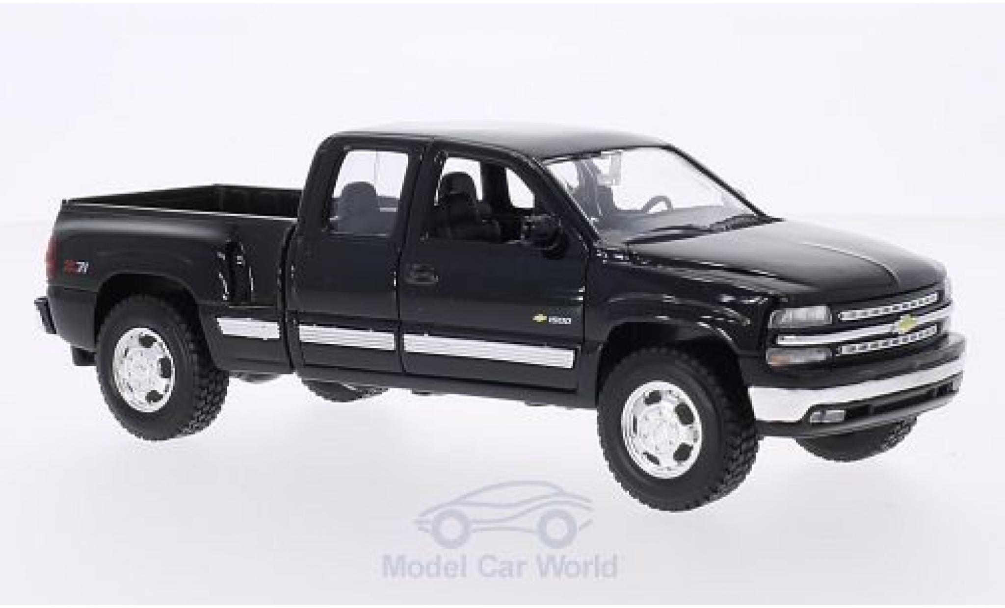 Chevrolet Silverado 1/24 Welly nero 1999 modellino in miniatura