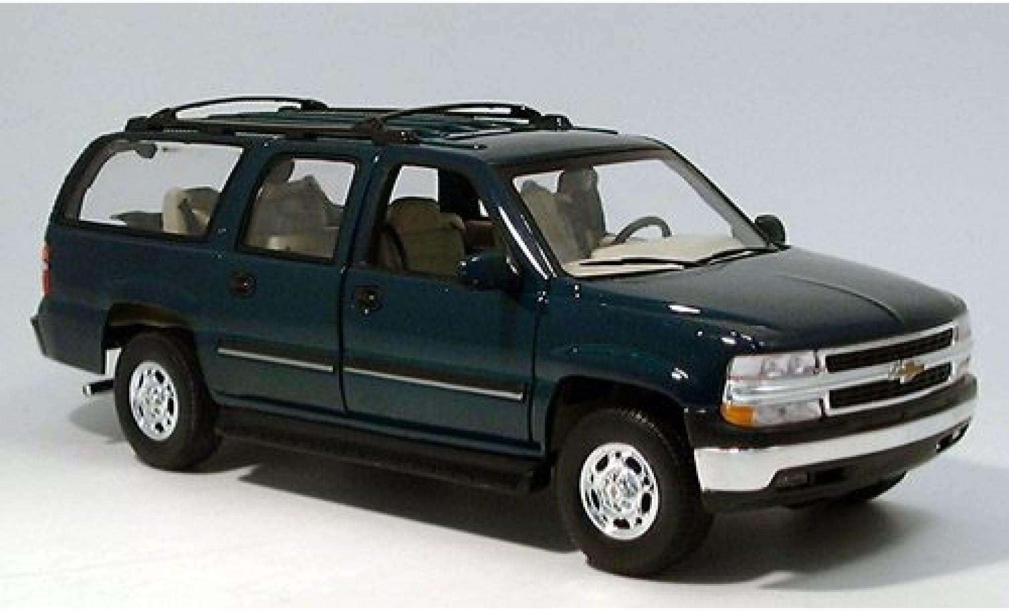Chevrolet Suburban 1/18 Welly grün grün 1:18 modellino in miniatura