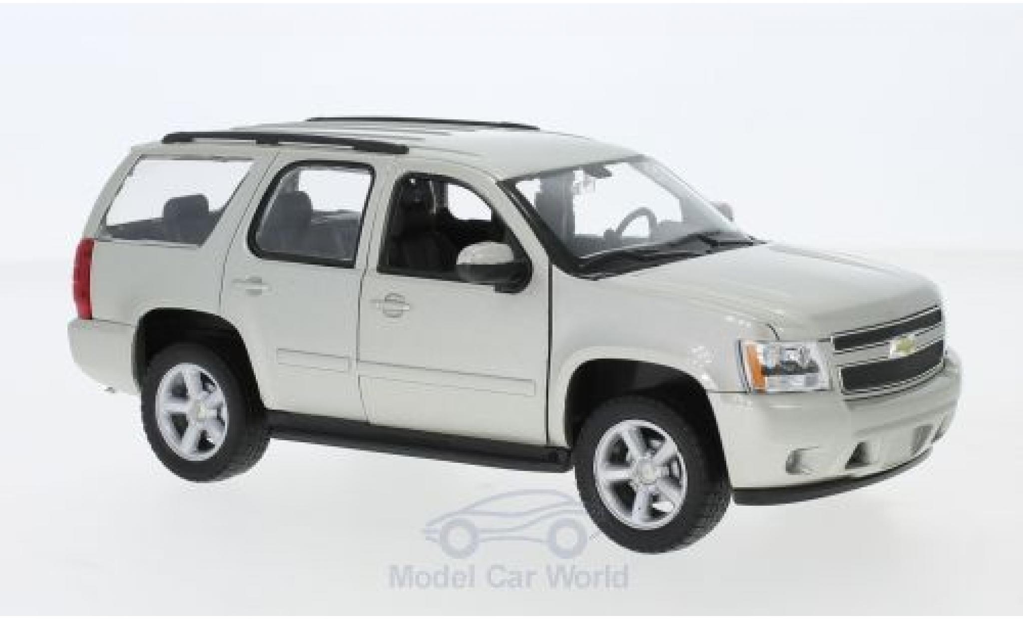 Chevrolet Tahoe 1/24 Welly metallico beige 2008 modellino in miniatura