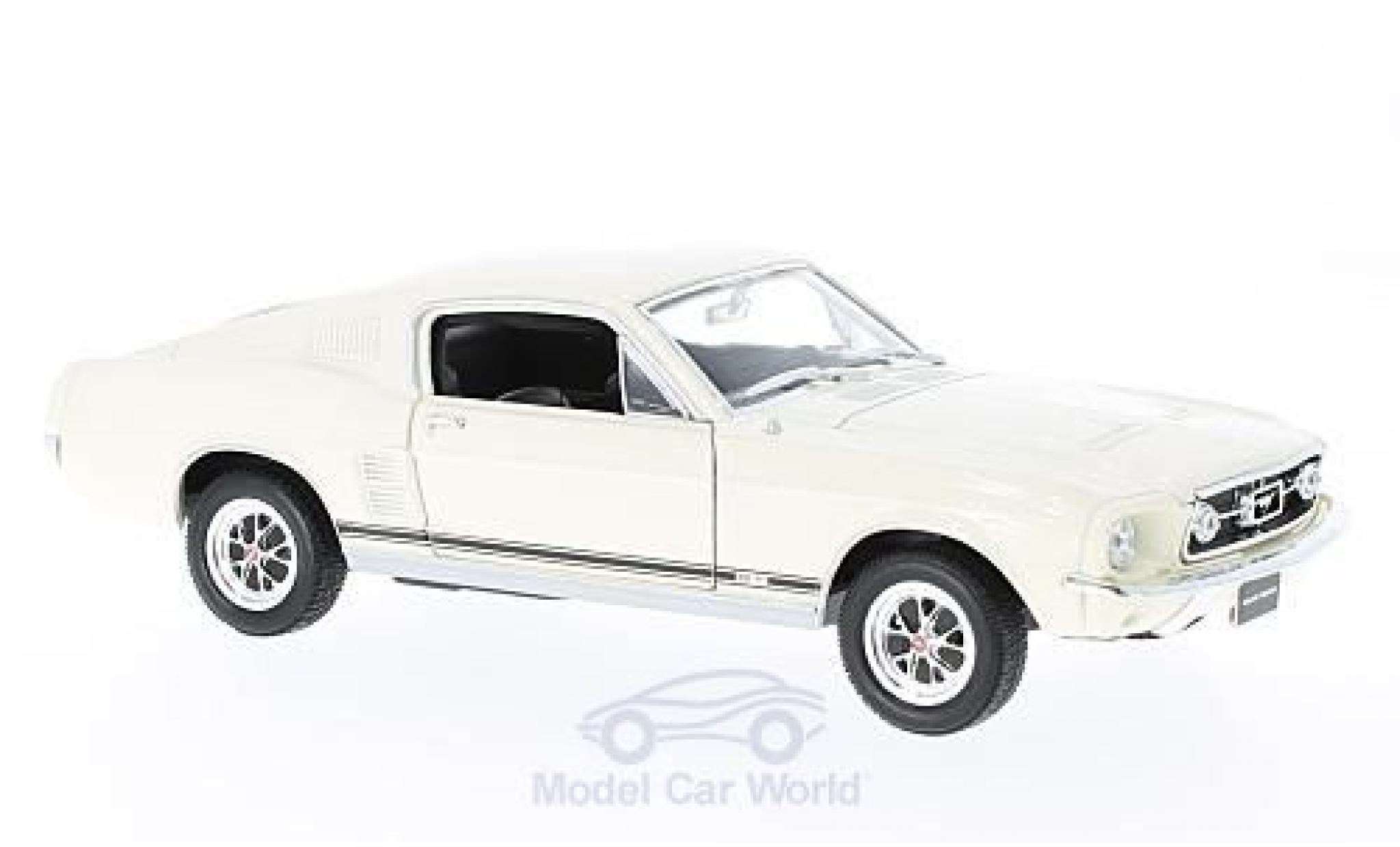 Ford Mustang 1/24 Welly GT Fastback bianco 1967 modellino in miniatura