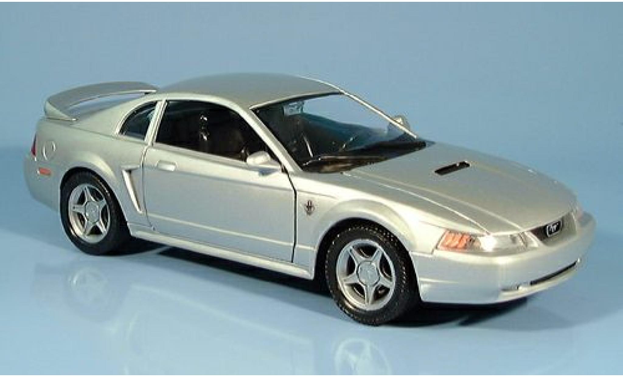 Ford Mustang 1/24 Welly GT silber 1999 1:24 modellino in miniatura