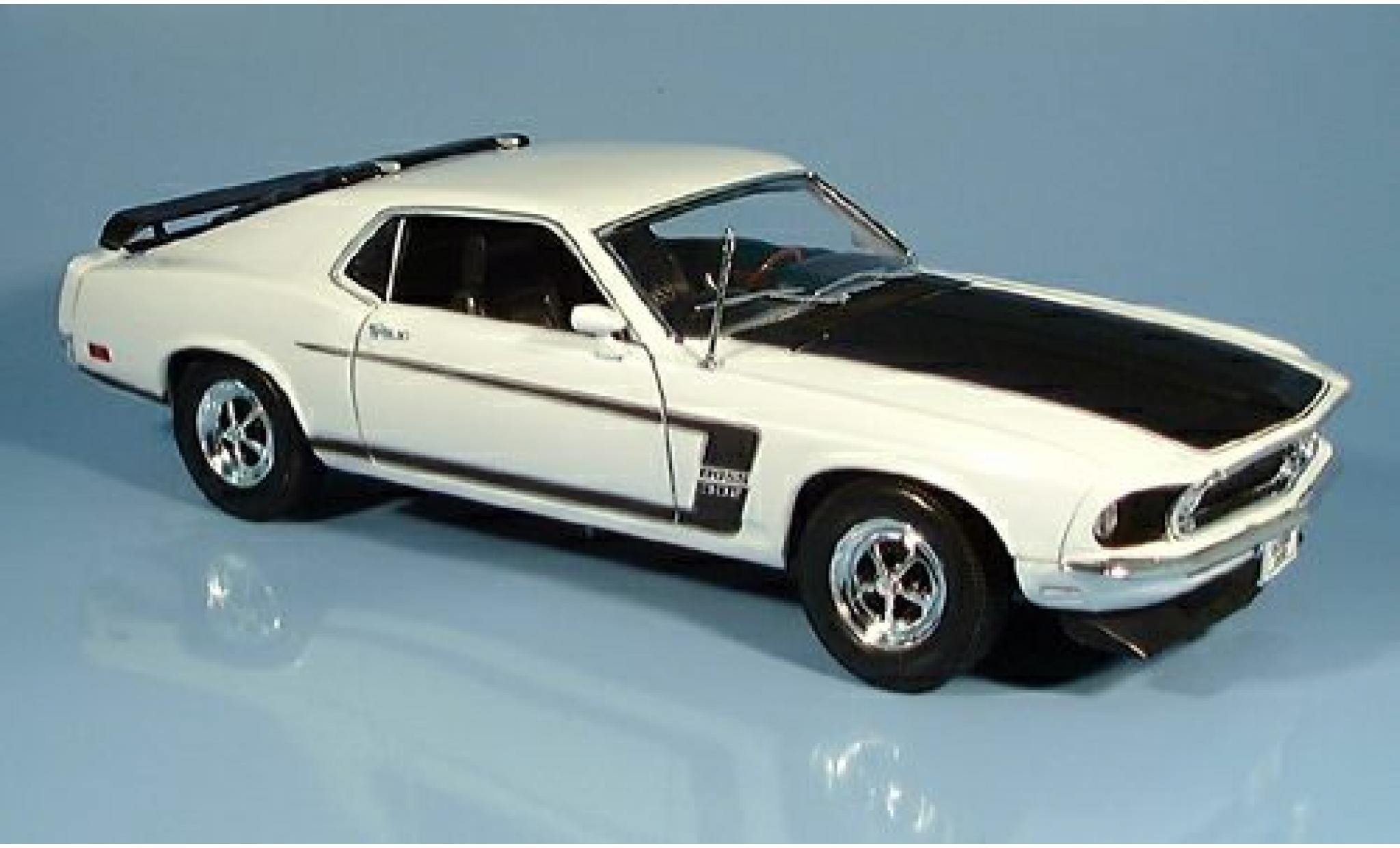 Ford Mustang 1/18 Welly weiss 1969 1:18 modellino in miniatura