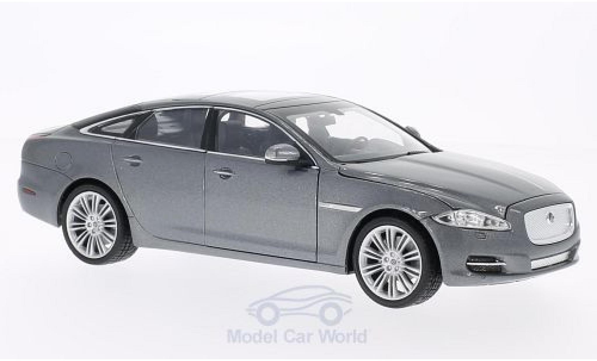Jaguar XJ 1/24 Welly metallico grigio 2010 modellino in miniatura