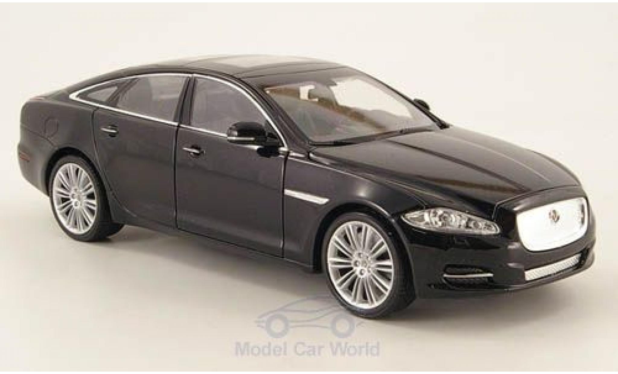 Jaguar XJ 1/24 Welly nero 2010 ohne Vitrine modellino in miniatura