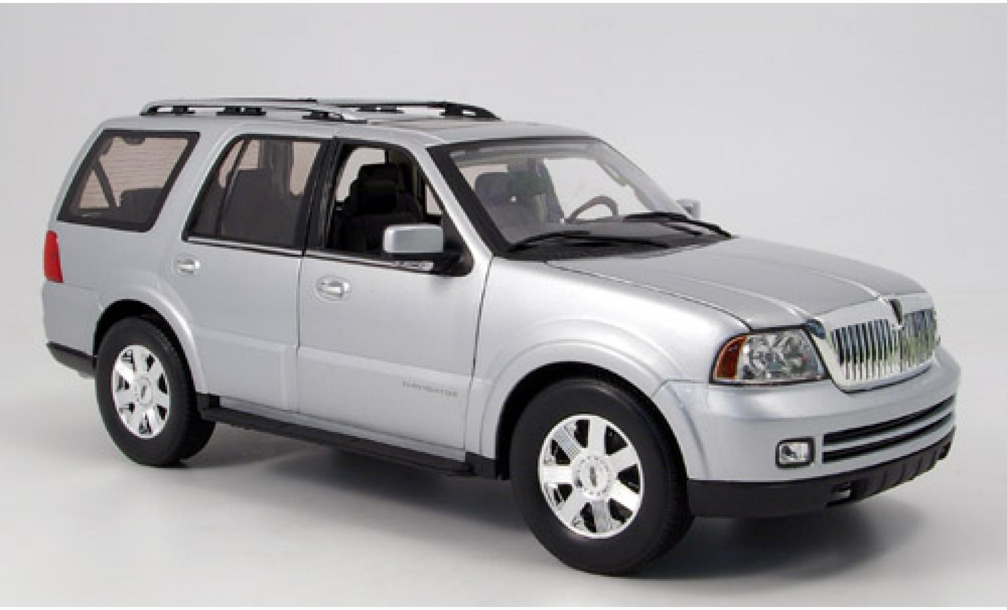 Lincoln Navigator 1/18 Welly silber 2005 1:18 modellino in miniatura