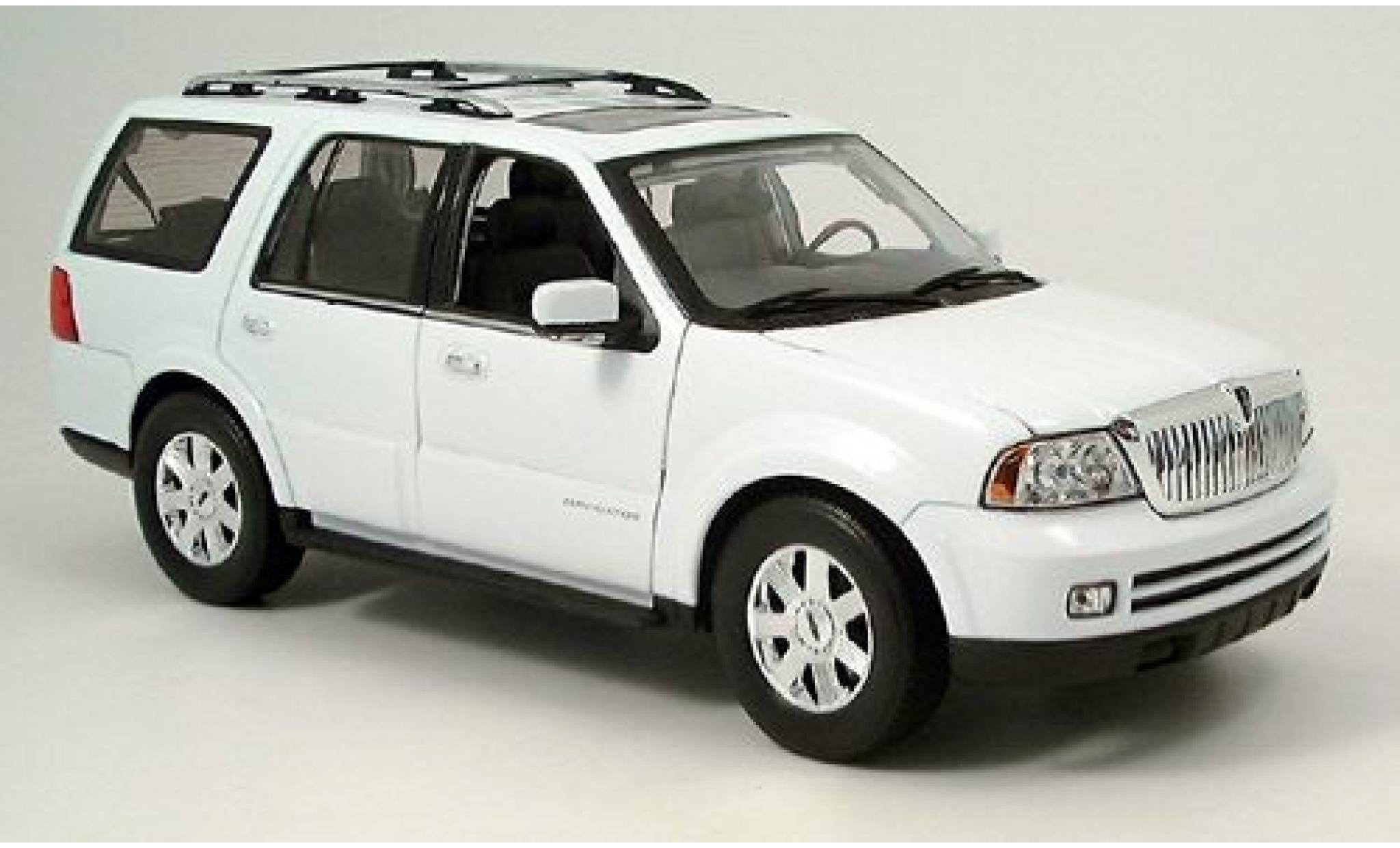 Lincoln Navigator 1/18 Welly weiss 2005 1:18 modellino in miniatura
