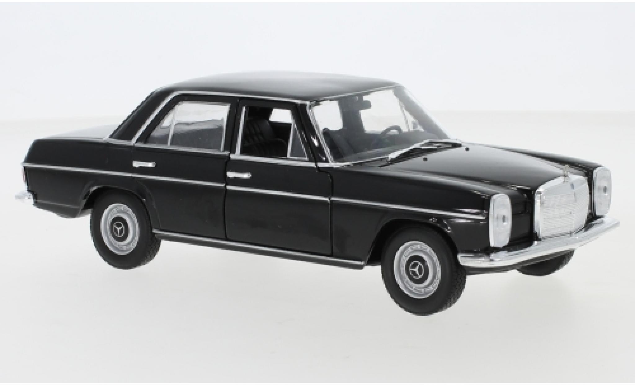 Mercedes 220 1/24 Welly (W115) nero 1968 modellino in miniatura