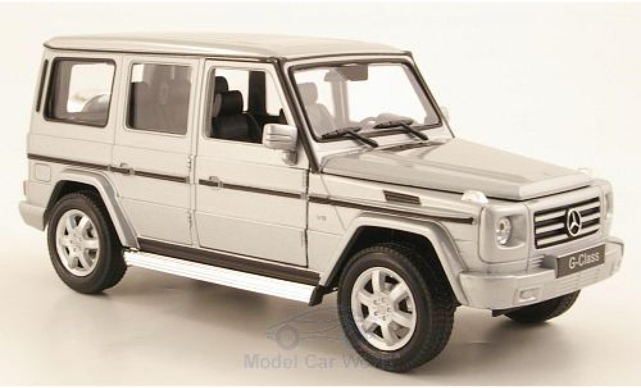 Mercedes Classe G 1/24 Welly grigio ohne Vitrine modellino in miniatura