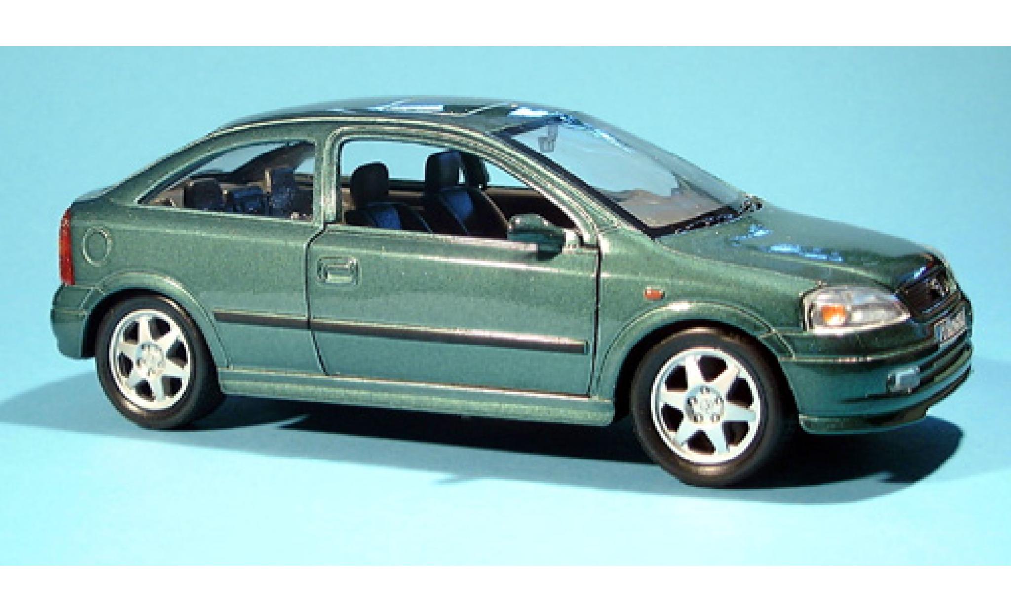 Opel Astra 1/24 Welly grün 1:24 modellino in miniatura