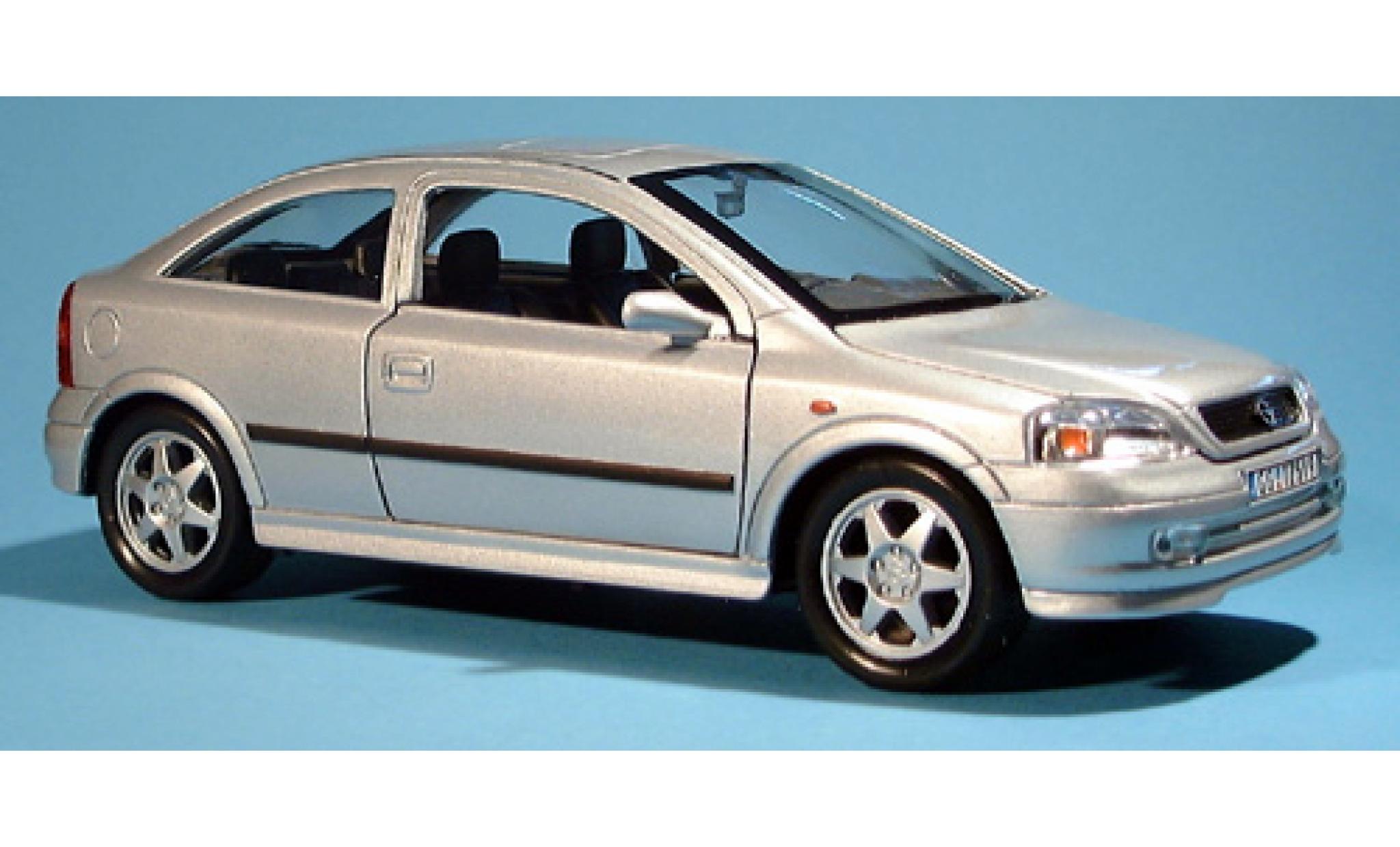 Opel Astra 1/24 Welly silber 1:24 modellino in miniatura