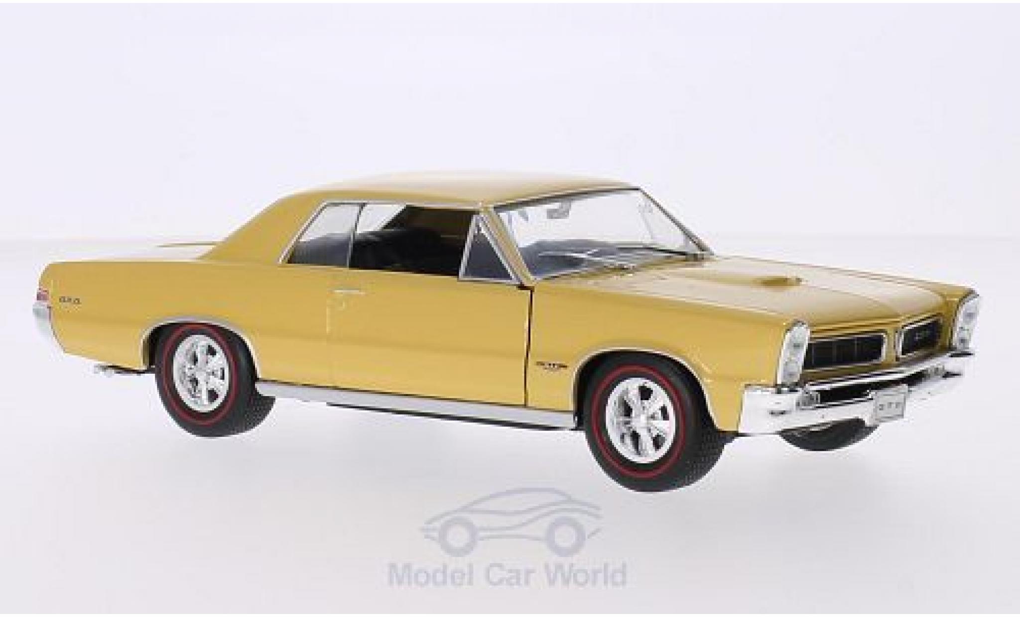 Pontiac GTO 1/24 Welly metallico gold 1965 modellino in miniatura