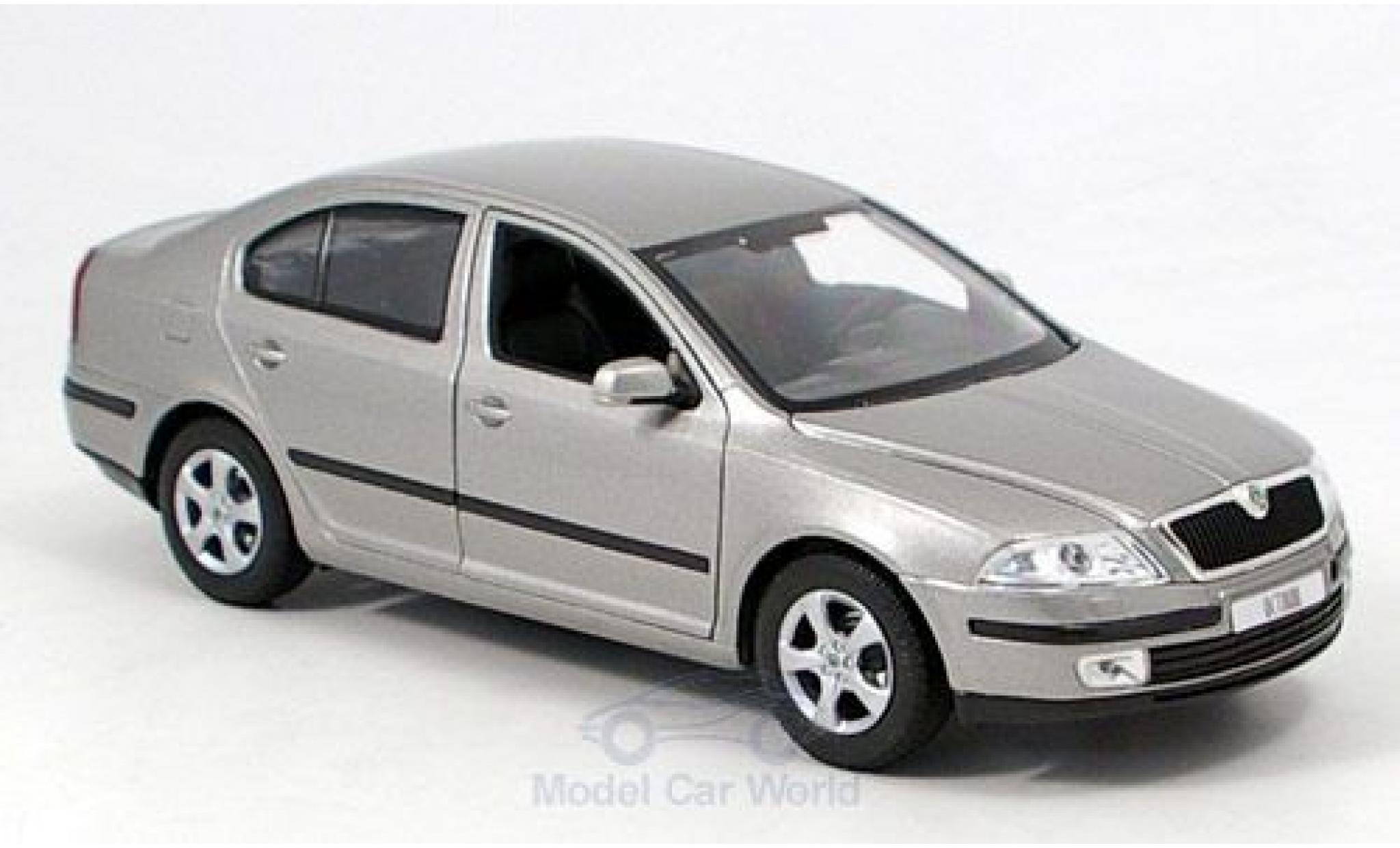 Skoda Octavia 1/24 Welly grigio Avia modellino in miniatura