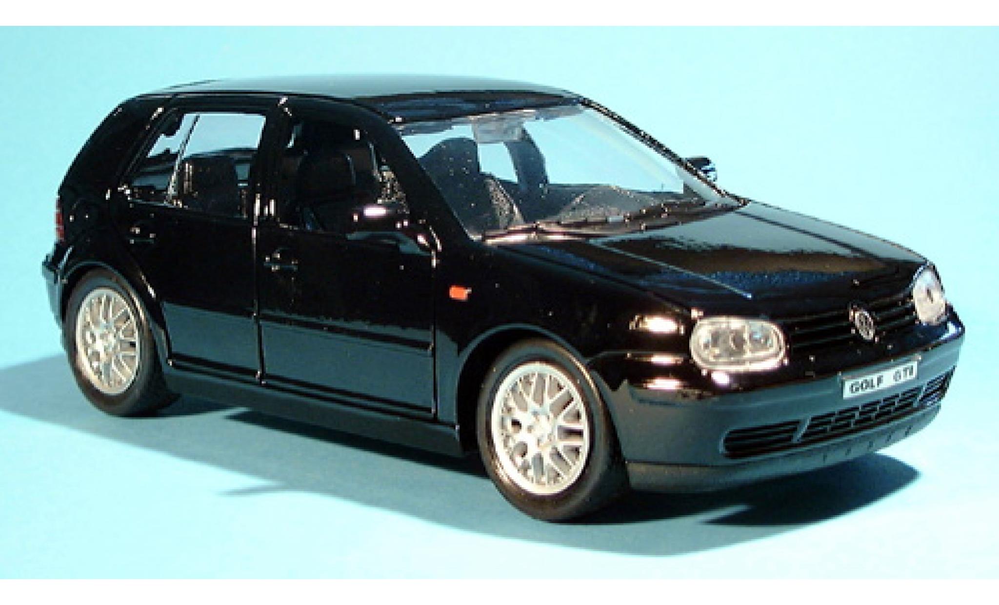 Volkswagen Golf 1/24 Welly IV schwarz 1:24 modellino in miniatura