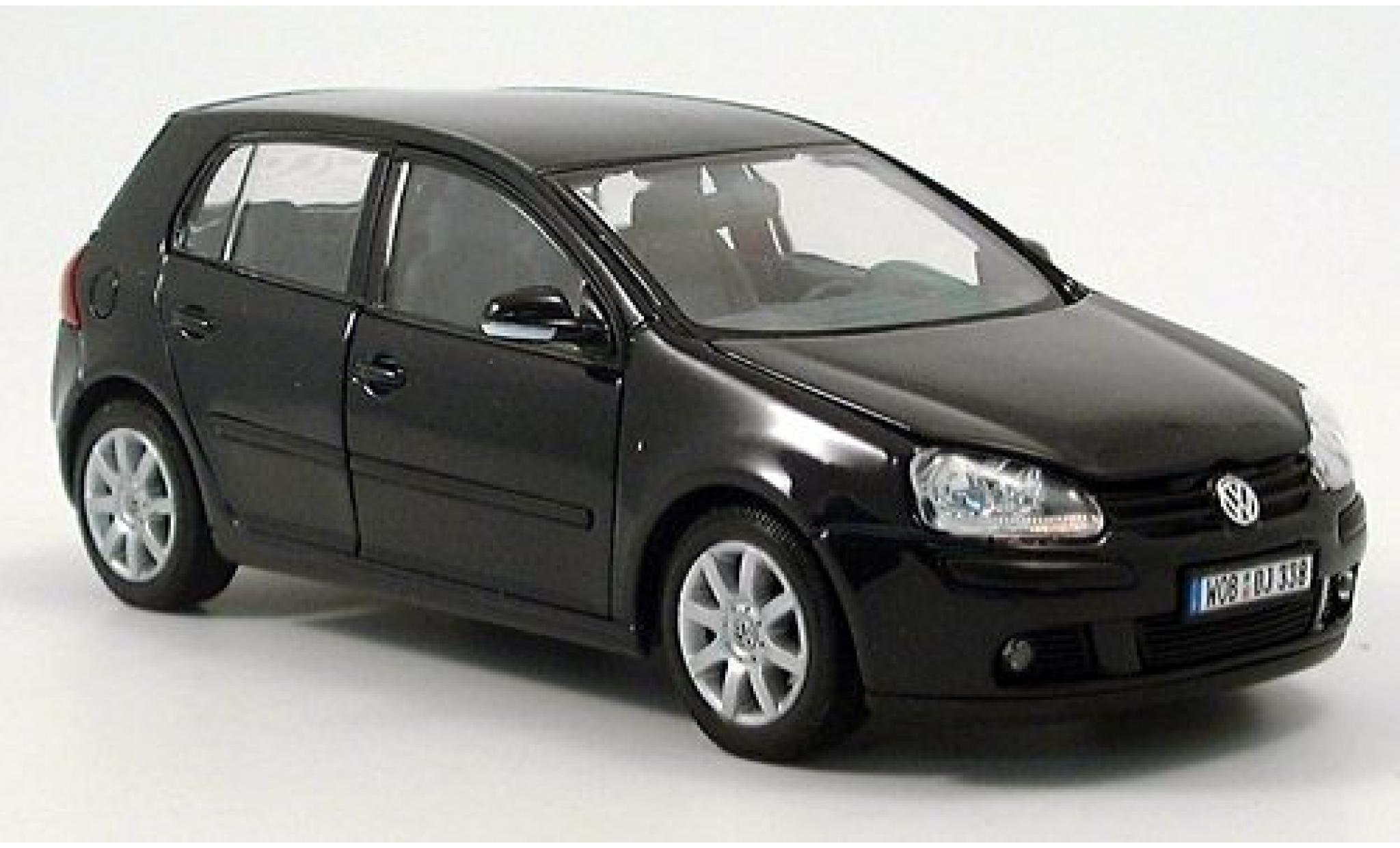 Volkswagen Golf 1/24 Welly V schwarz 2004 1:24 modellino in miniatura