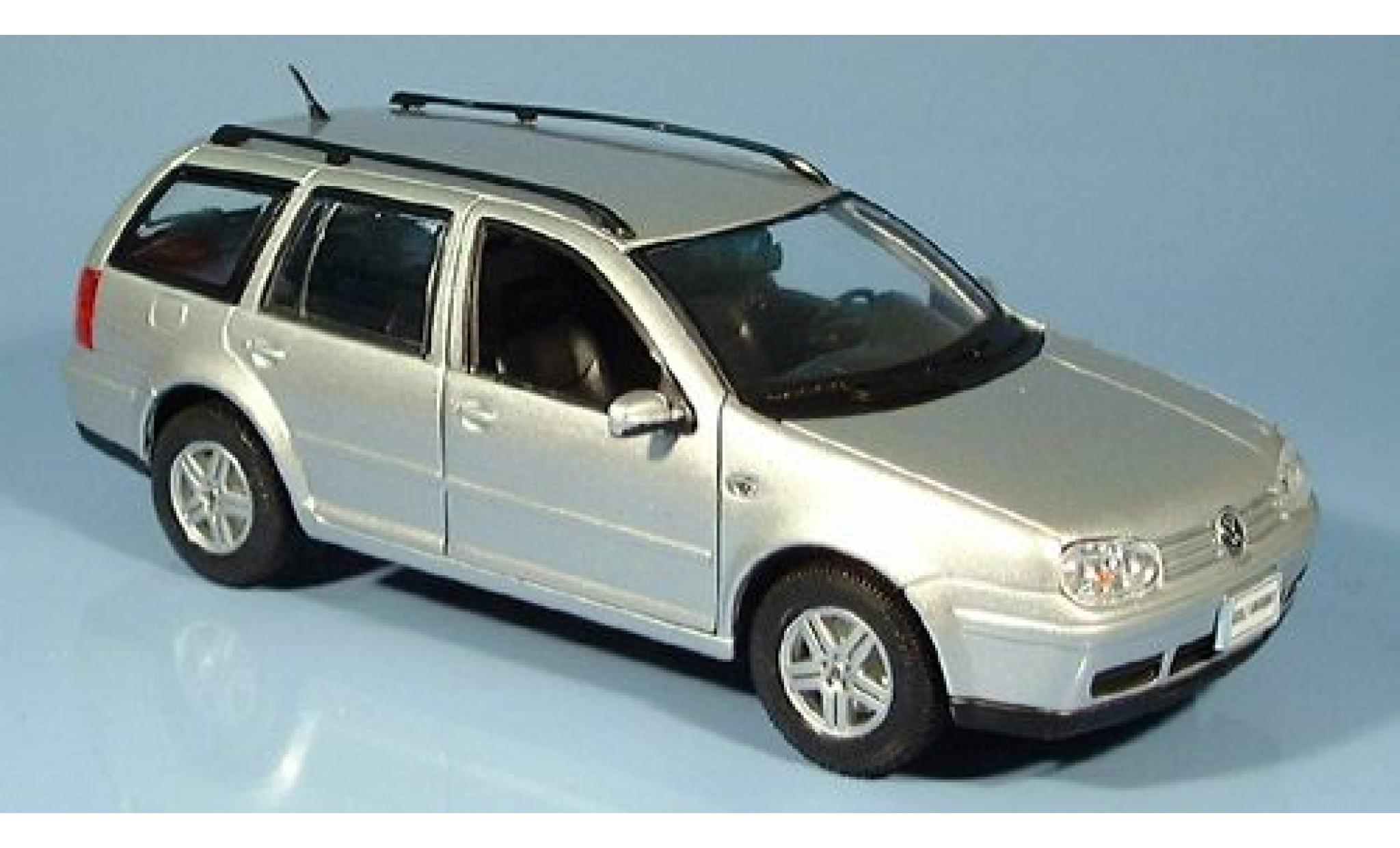 Volkswagen Golf 1/24 Welly Variant silber 2001 1:24 modellino in miniatura