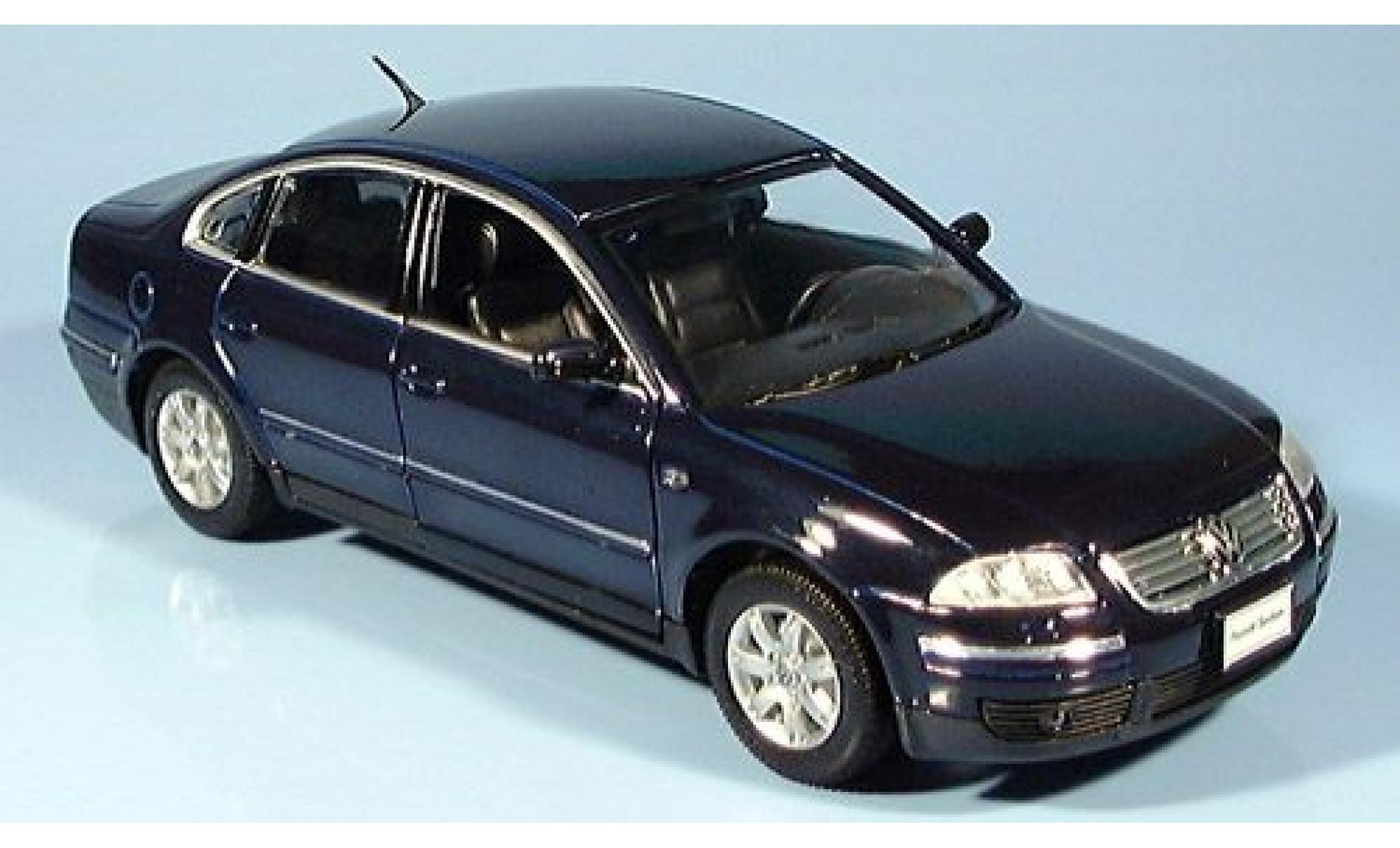 Volkswagen Passat 1/24 Welly Limousine (ohne Farbangabe) 2001 1:24 modellino in miniatura