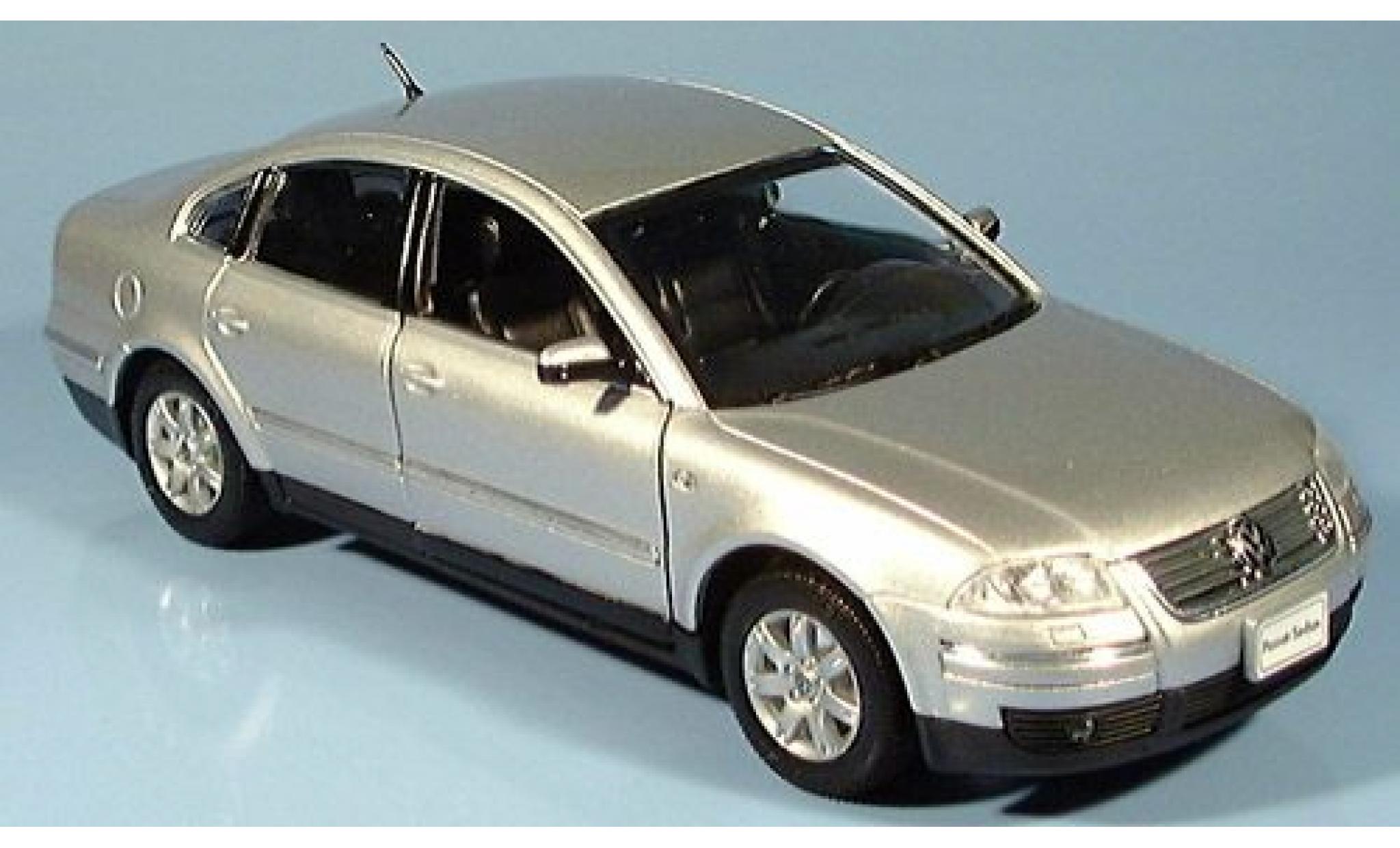 Volkswagen Passat 1/24 Welly Limousine silber 2001 1:24 modellino in miniatura