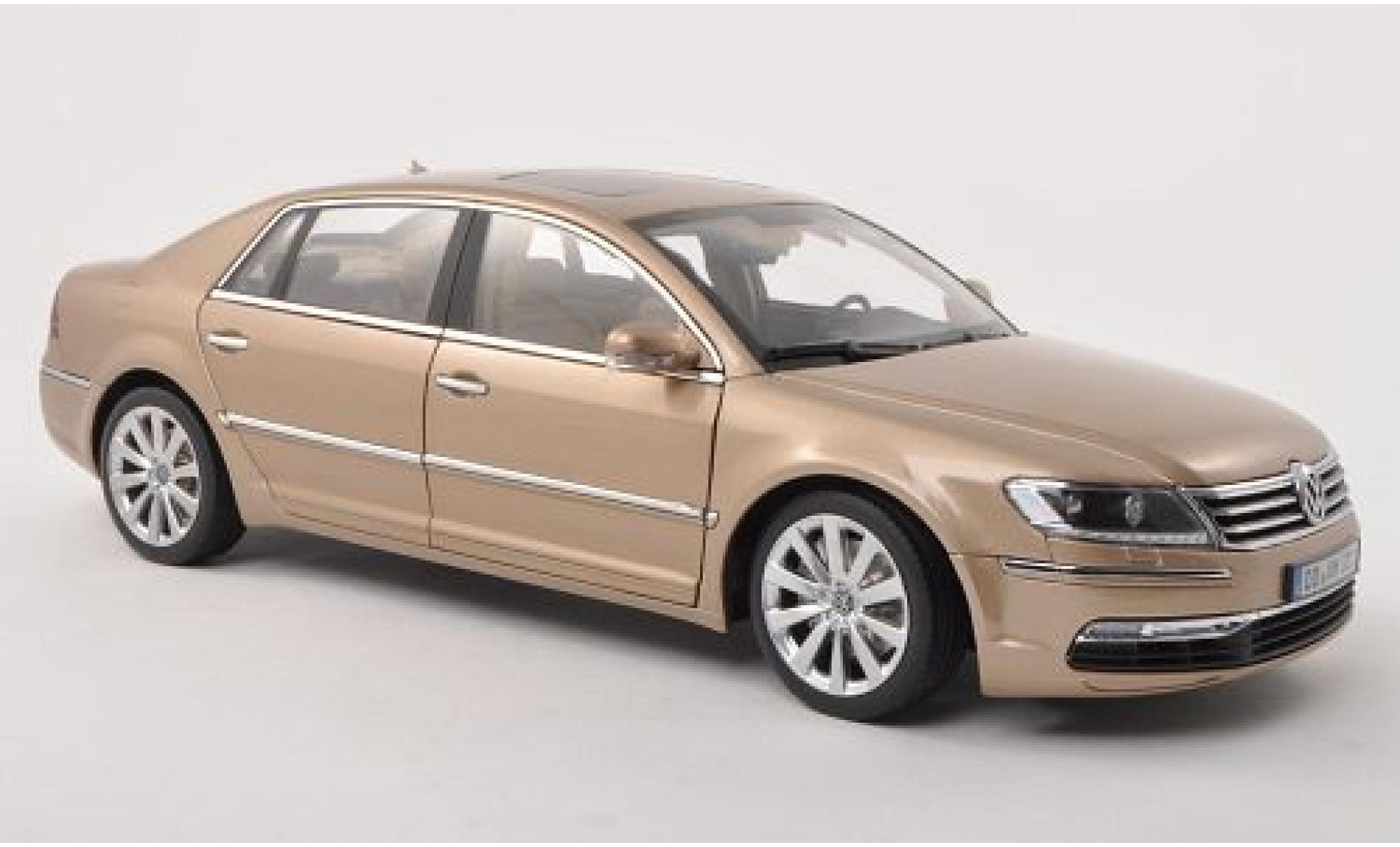 Volkswagen Phaeton 1/18 Welly met.-dkl.-beige (GTA Edition) 1:18 modellino in miniatura