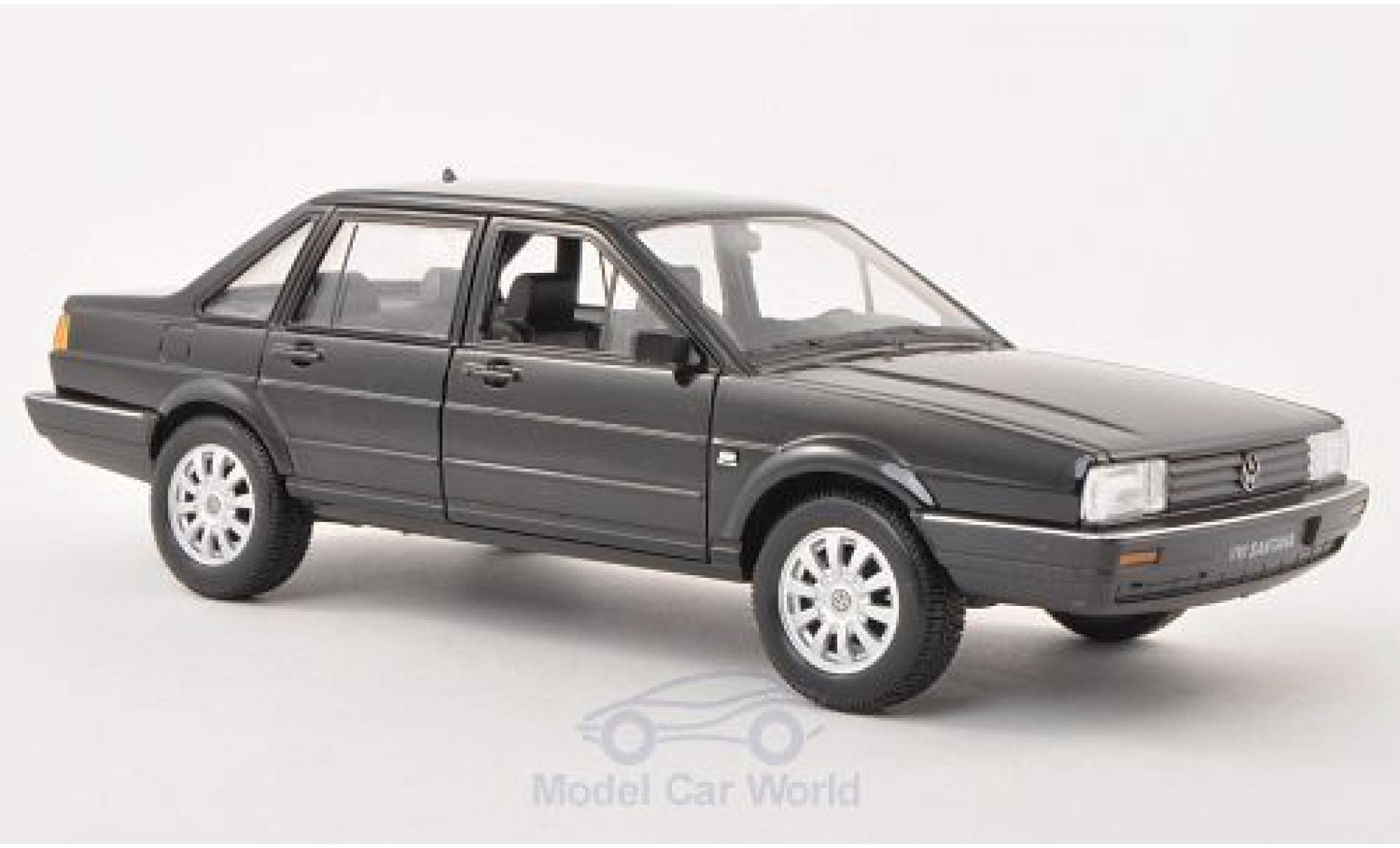 Volkswagen Santana 1/24 Welly nero modellino in miniatura