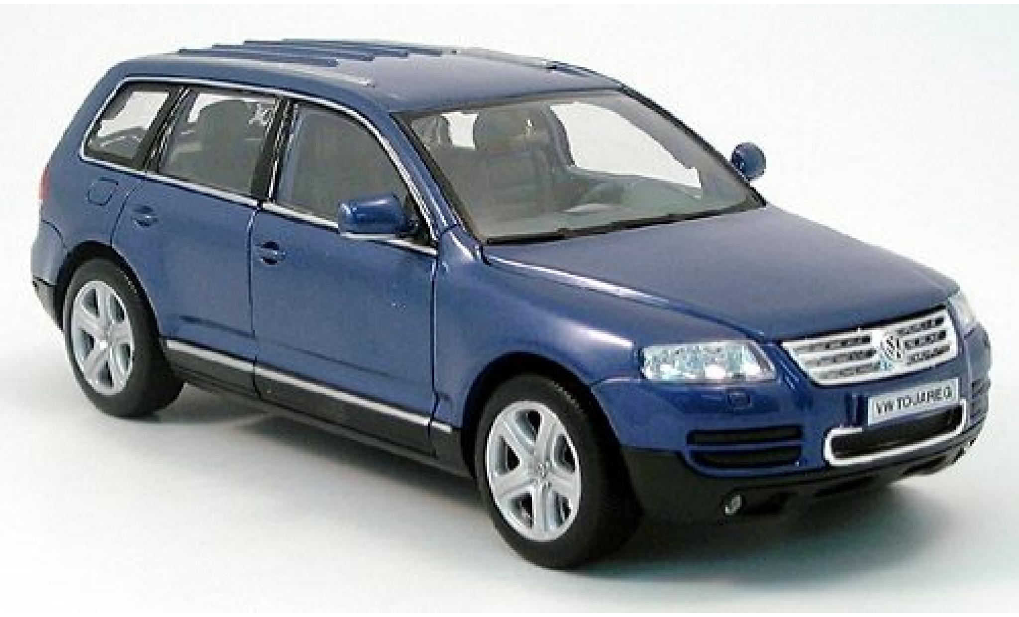 Volkswagen Touareg 1/24 Welly blau 2002 1:24 modellino in miniatura