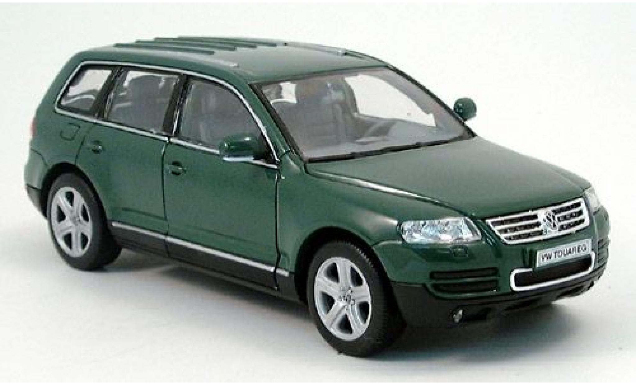 Volkswagen Touareg 1/24 Welly dk. grün 2002 1:24 modellino in miniatura