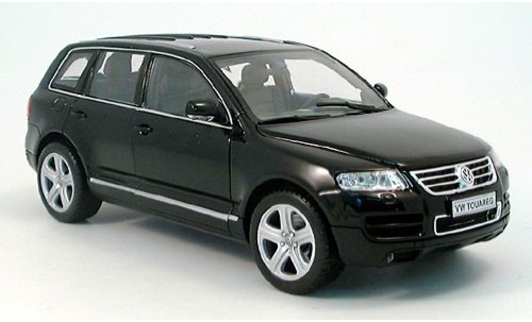 Volkswagen Touareg 1/18 Welly schwarz 1:18 modellino in miniatura