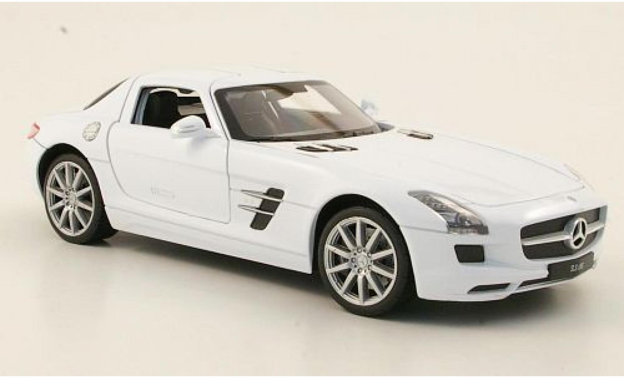 Mercedes SLS 1/24 Welly AMG (C197) bianco modellino in miniatura