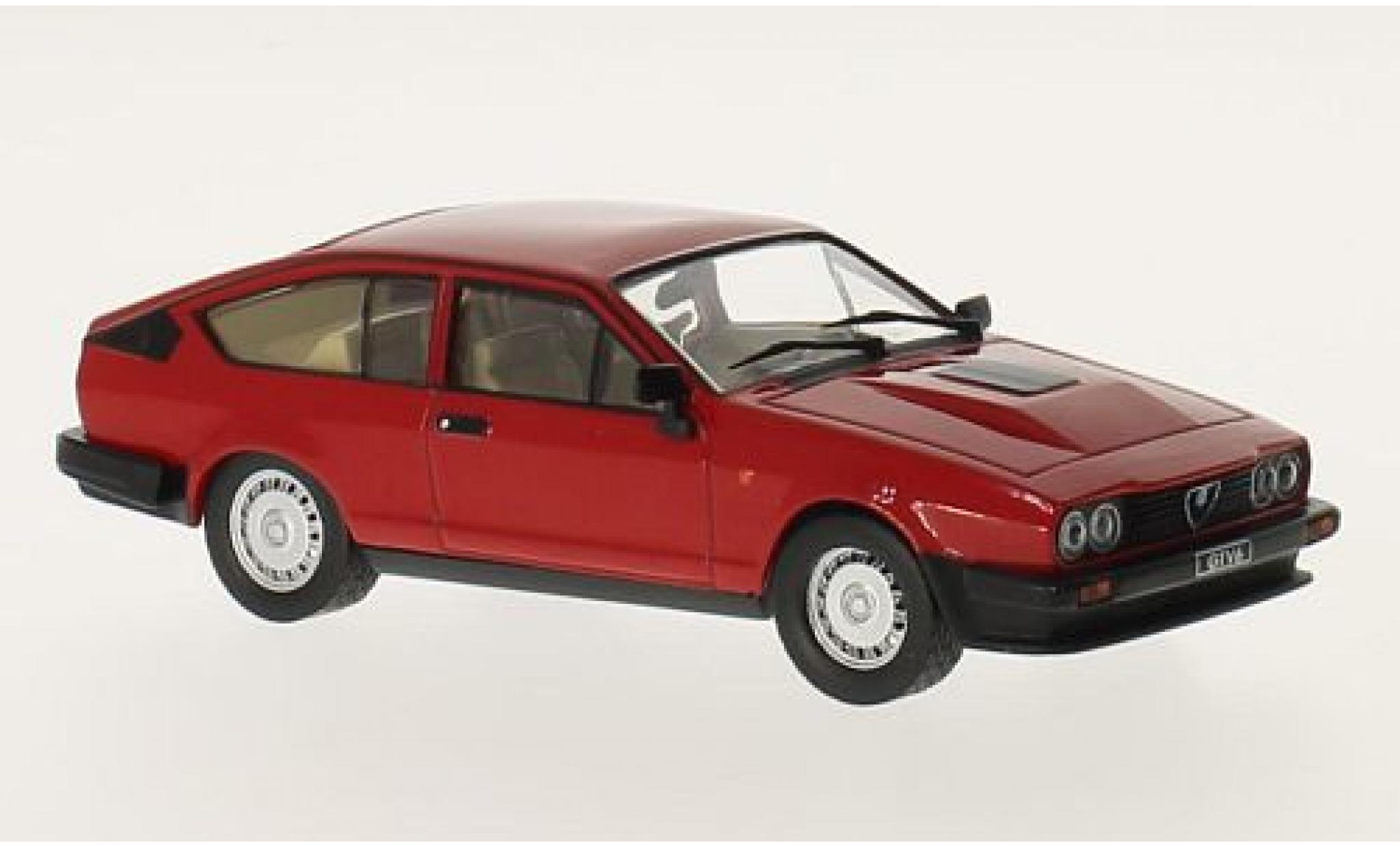 Alfa Romeo GT 1/43 WhiteBox V6 2.5 rosso 1980 modellino in miniatura