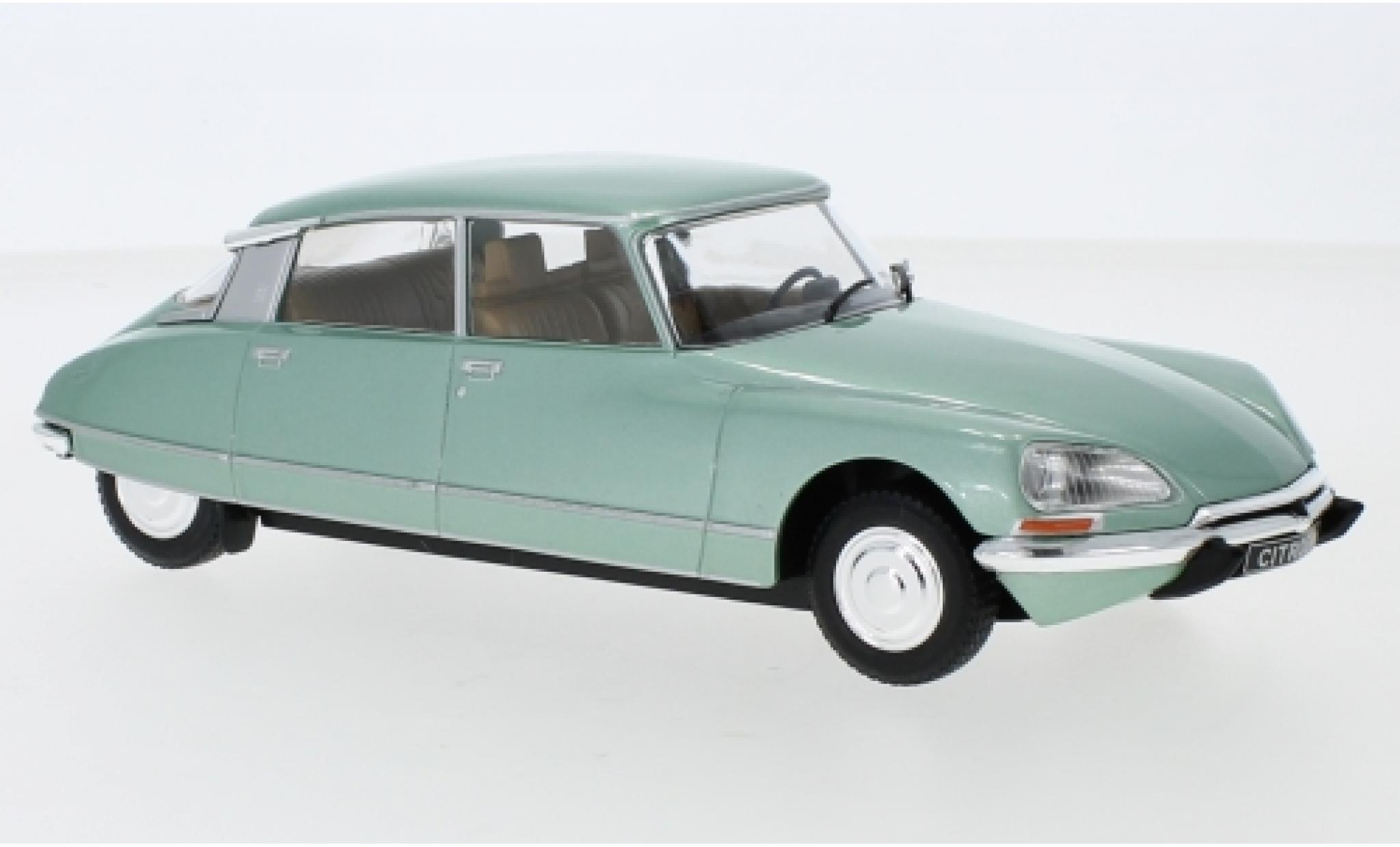 Citroen DS 1/24 WhiteBox 23 Pallas verde 1973 modellino in miniatura