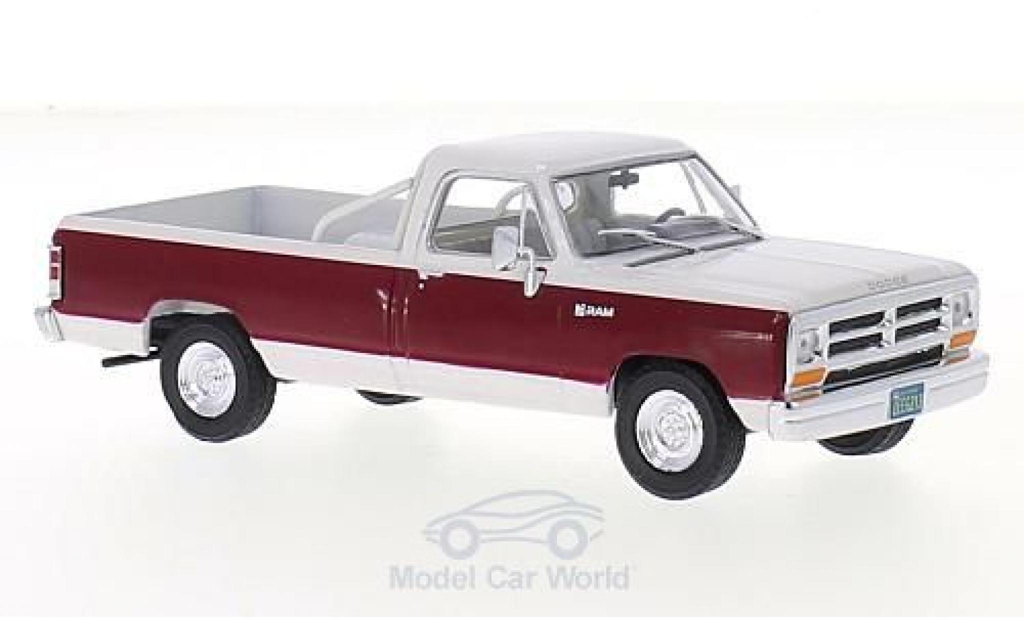 Dodge RAM 1/43 WhiteBox Ram bianco/rosso 1987 modellino in miniatura