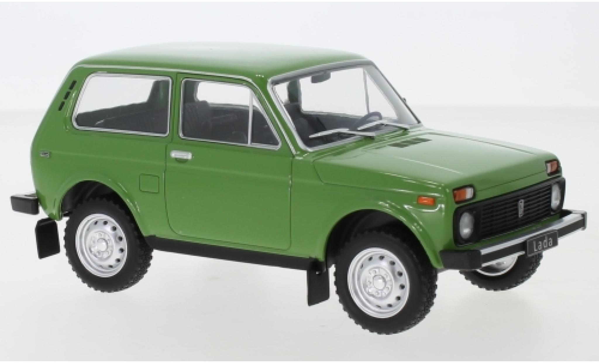 Lada Niva 1/24 WhiteBox verde modellino in miniatura