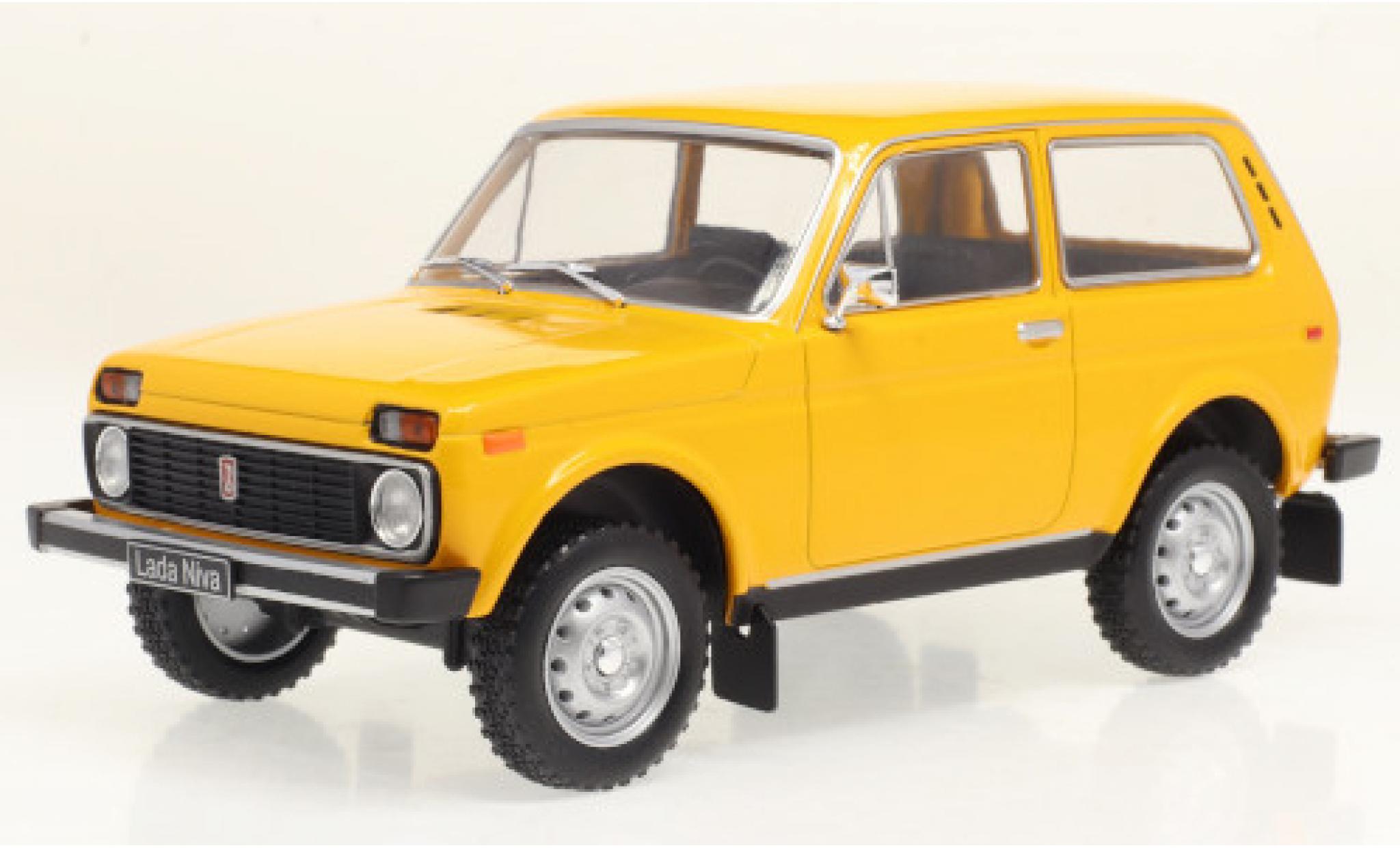 Lada Niva 1/24 WhiteBox orange modellino in miniatura
