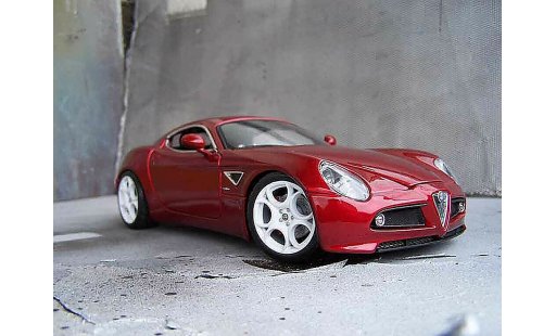 Alfa Romeo 8C competizione 1/18 Welly rosso modellini auto
