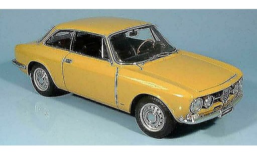 Alfa Romeo 1750 gtv 1/18 Autoart beige millennium edition 1967 modellini auto