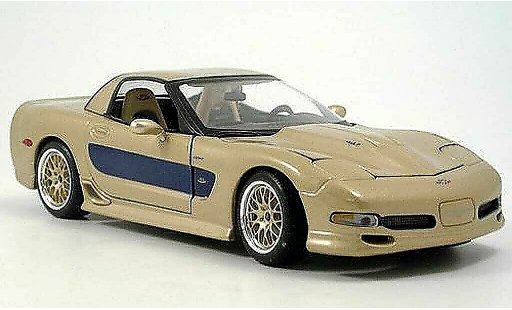 Chevrolet Corvette tuning 1/18 Maisto guldstrand gold modellini auto
