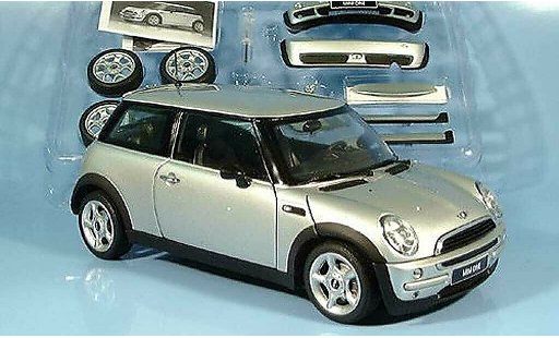 Mini One Base 1/18 Kyosho metalliseemit Tuningteilen modellini auto