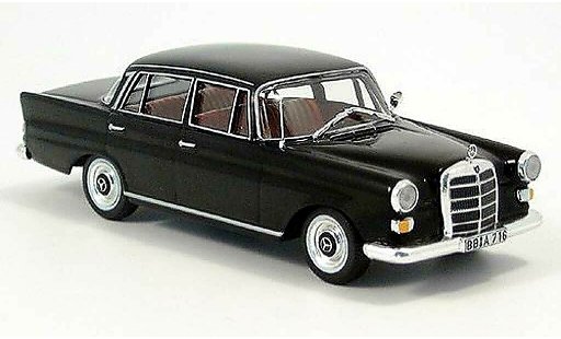 Mercedes 200 Base 1/43 IXO D (W110) nero modellini auto