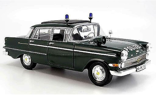 Opel Kapitan P2.6 1/18 Revell polizia 1961 modellini auto