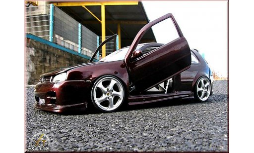 Volkswagen Golf GTI 1/18 Revell porpora jantes porsche 17 pouces kit carrosserie modellini auto