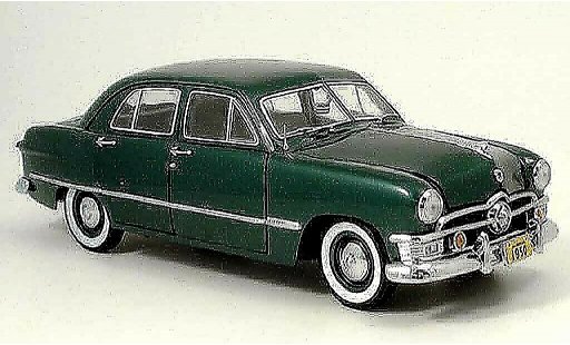 Ford Custom Berline 1/18 Precision verde 1950 modellini auto