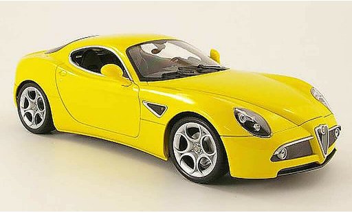 Alfa Romeo 8C competizione 1/18 Welly giallo modellini auto