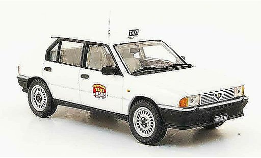 Alfa Romeo 33 1.3 1/43 Pego bianco taxi mailand modellini auto