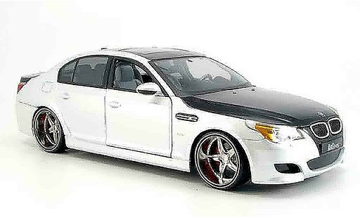 Bmw M5 tuning 1/18 Maisto E60 bianco/nero modellini auto